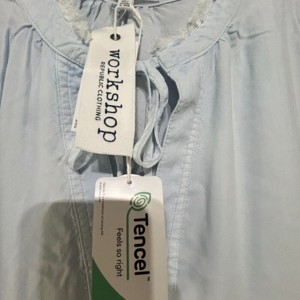 light blue gorgeous XL nwt  summer  blouse..jeansy look